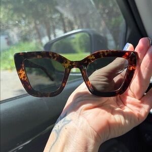 Meller tortoise shell glasses